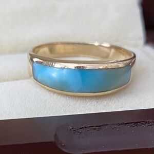 14k Gold larimar gemstone ring
3.8 gramsVintage 1980’s From Dominican Republic
